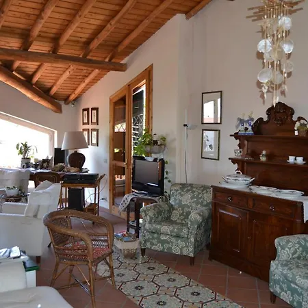 La Casa Del Ficus Bed and Breakfast Stazzo