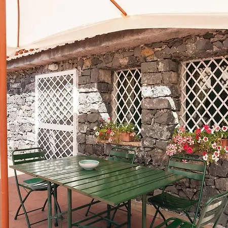 La Casa Del Ficus Frühstückspension Stazzo