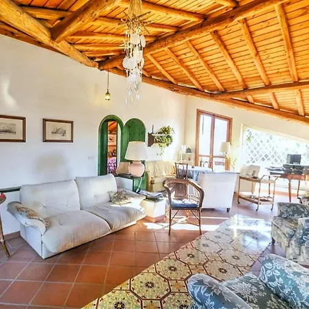 Oda ve Kahvaltı La Casa Del Ficus 3*